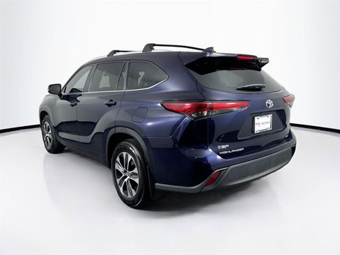 Certified 2023 Toyota Highlander XLE image 8
