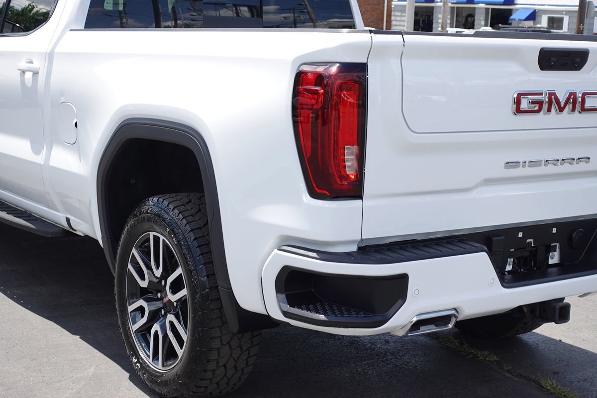 Used 2024 GMC Sierra 1500 AT4 w/ Technology Package AWD/4WD image 12