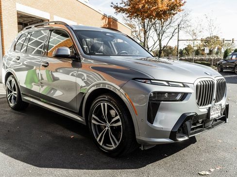 Used 2024 BMW X7 xDrive40i w/ M Sport Package image 5