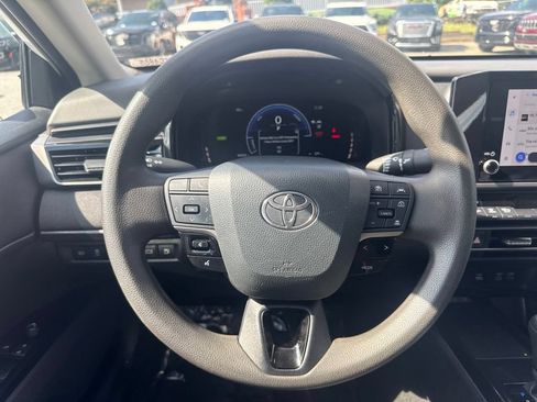 Used 2025 Toyota Camry LE FWD image 12