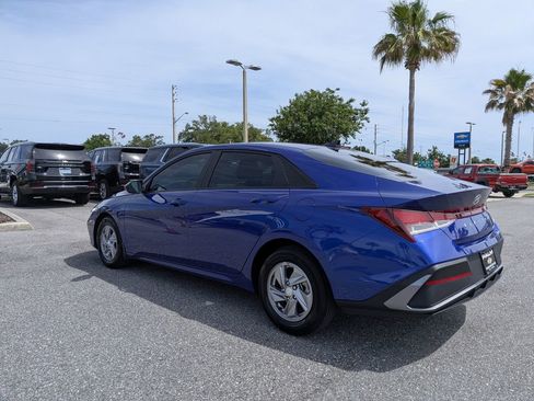 Used 2024 Hyundai Elantra SE FWD image 5