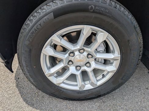 Used 2023 Chevrolet Silverado 1500 LT AWD/4WD image 12