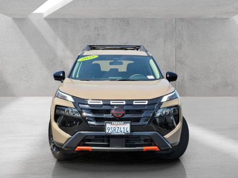 Used 2025 Nissan Rogue SV AWD/4WD image 3