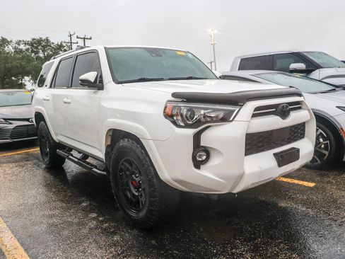 Used 2021 Toyota 4Runner SR5 Premium w/ Moonroof Package RWD image 6