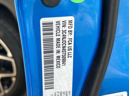 Used 2025 Jeep Compass Limited image 24