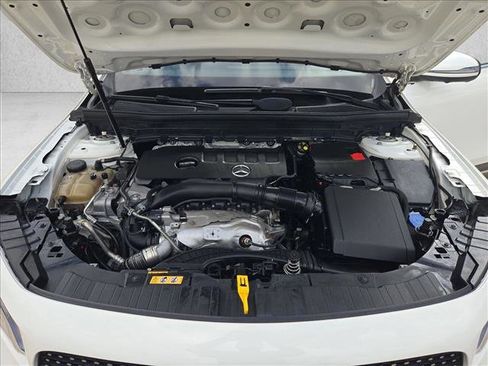 Used 2021 Mercedes-Benz GLB 250 image 22