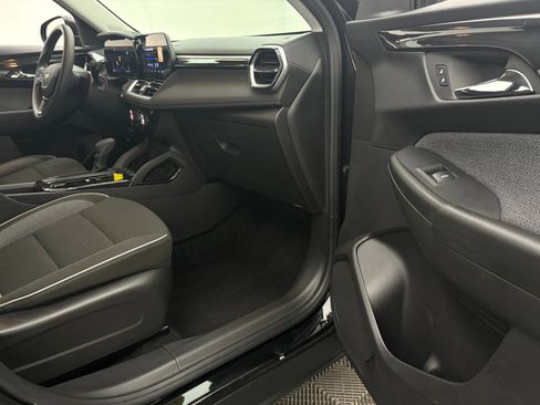 Used 2025 Chevrolet TrailBlazer LT FWD image 28