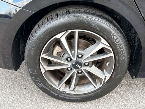 Used 2023 Kia Forte LXS w/ LXS Technology Package FWD image 7