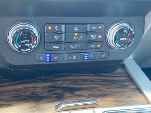 Used 2020 Ford F150 Lariat w/ Equipment Group 502A Luxury AWD/4WD image 23