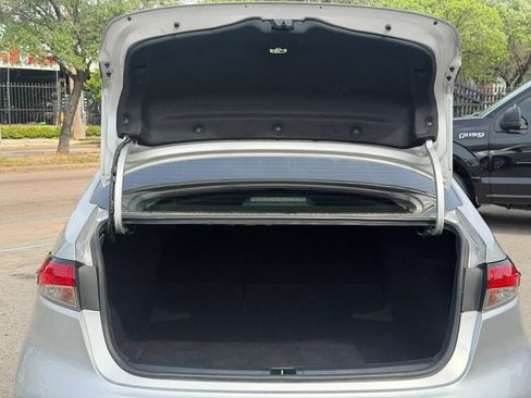 Used 2021 Toyota Corolla LE FWD image 28