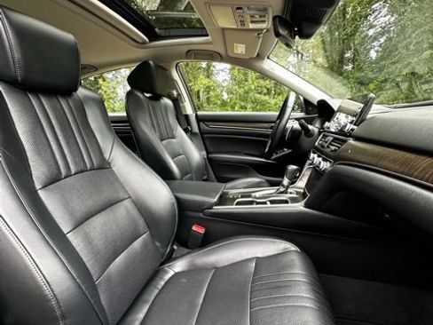 Used 2018 Honda Accord Touring image 21
