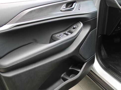 Used 2025 Jeep Grand Cherokee Limited image 9