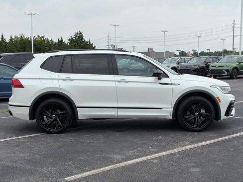 Used 2023 Volkswagen Tiguan SE R-Line FWD image 4