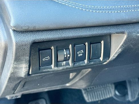 Used 2023 Subaru Outback Limited image 10