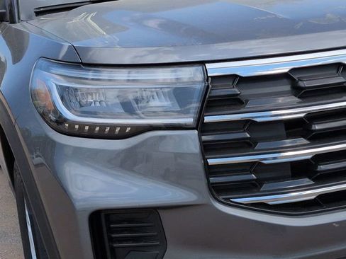 New 2026 Ford Explorer Active RWD image 9