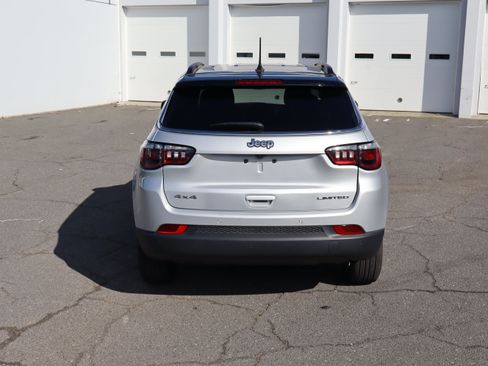 Used 2025 Jeep Compass Limited AWD/4WD image 9