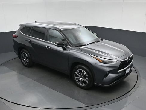 Used 2023 Toyota Highlander XLE FWD image 72