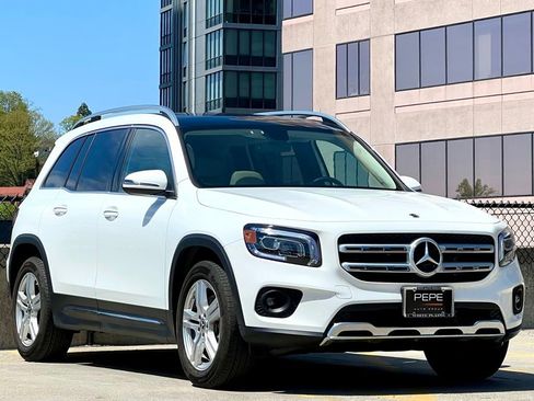 Used 2023 Mercedes-Benz GLB 250 4MATIC image 1