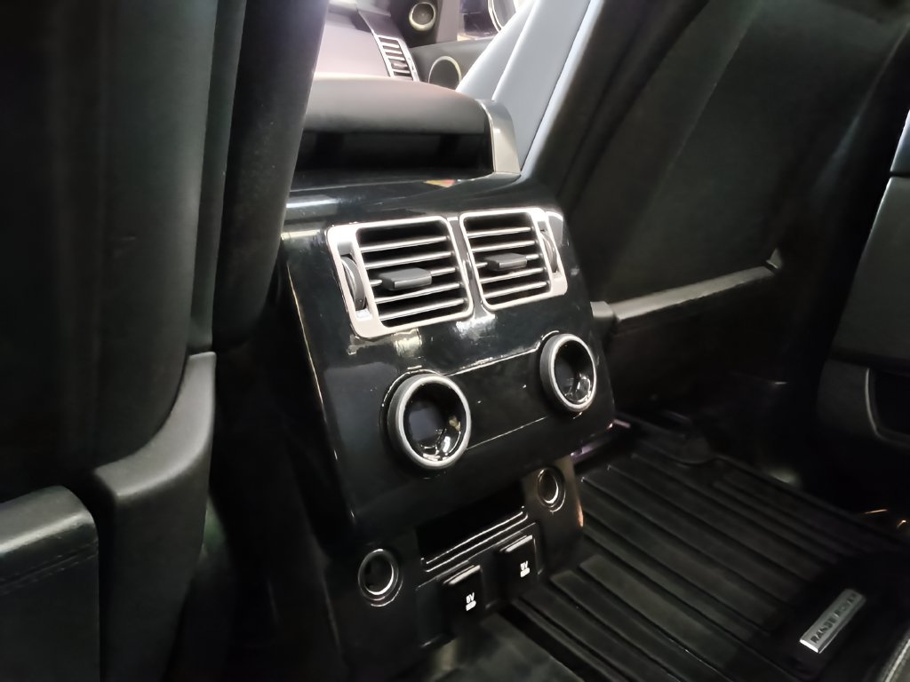 Used 2019 Land Rover Range Rover HSE AWD/4WD image 18