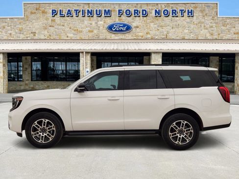 New 2026 Ford Expedition Active image 3