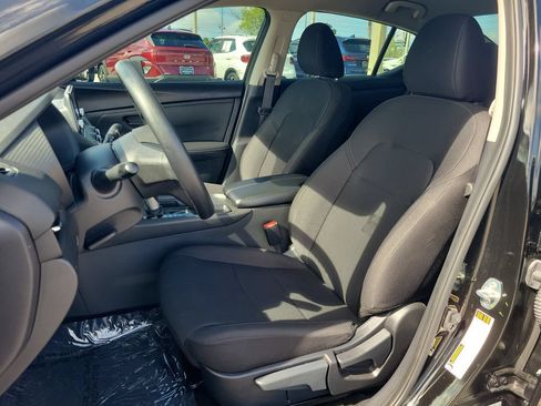 Certified 2025 Nissan Sentra S FWD image 14