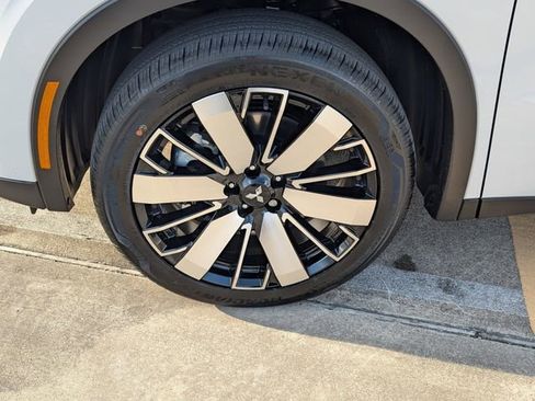 New 2026 Mitsubishi Outlander SE image 9