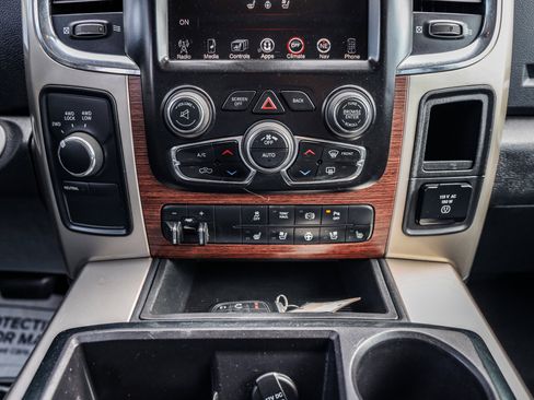 Used 2015 RAM 3500 Laramie w/ Convenience Group AWD/4WD image 17