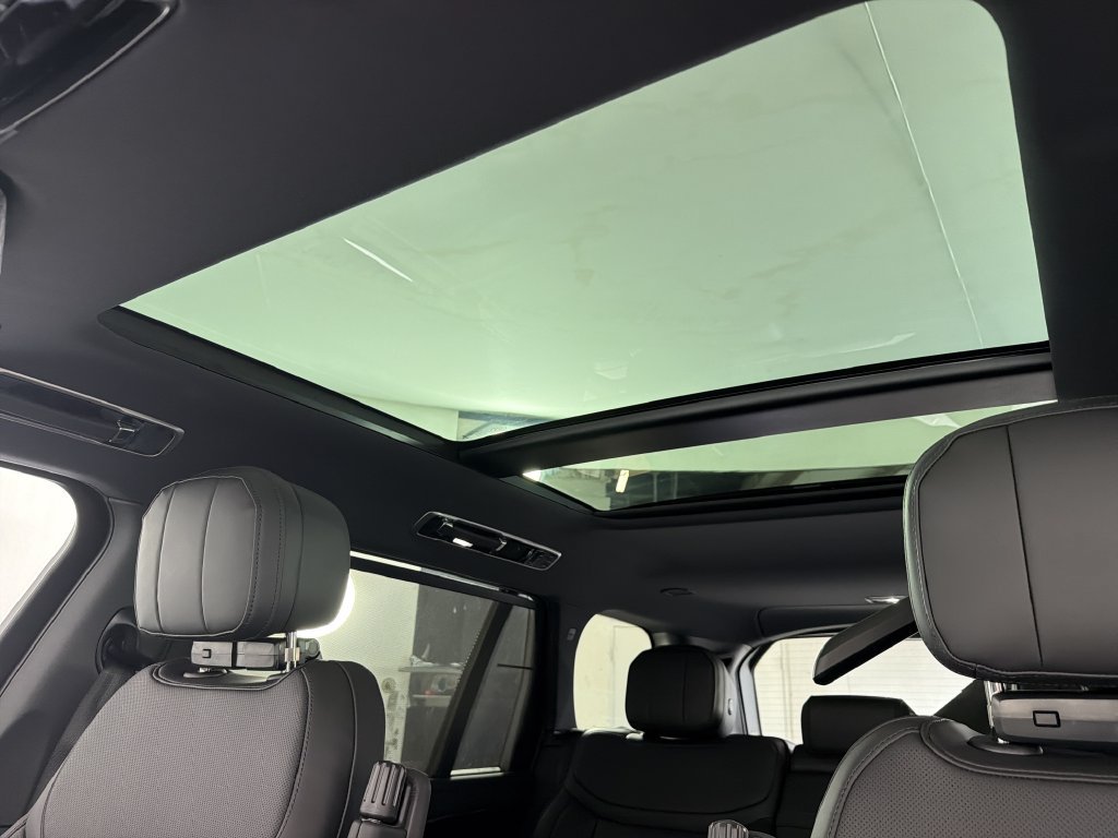 New 2027 Land Rover Range Rover Long Wheelbase SE AWD/4WD image 24