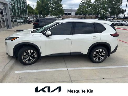Used 2021 Nissan Rogue SV w/ Premium Package FWD image 1
