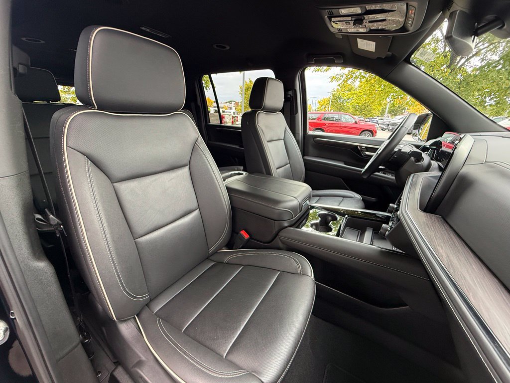 Used 2026 Chevrolet Suburban Premier AWD/4WD image 32