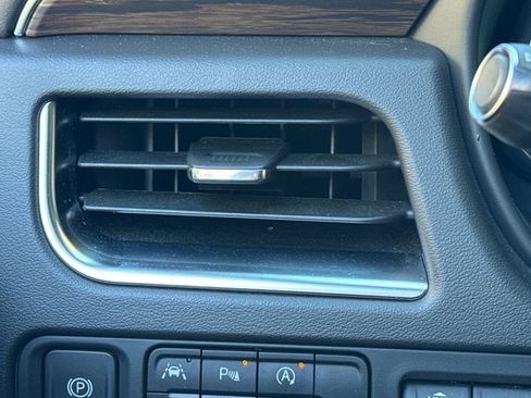 Used 2024 Chevrolet Suburban Premier image 28