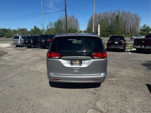 Used 2021 Chrysler Voyager Lxi FWD image 6
