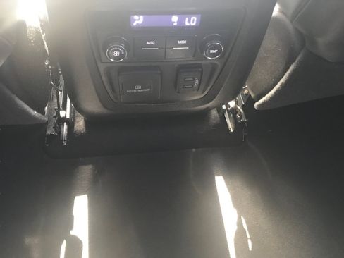 Used 2018 Buick Enclave Essence FWD image 16