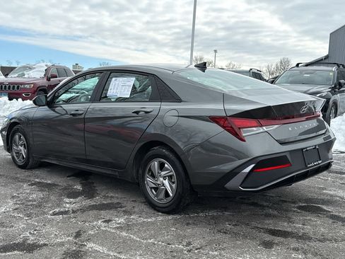 Used 2025 Hyundai Elantra SE image 5