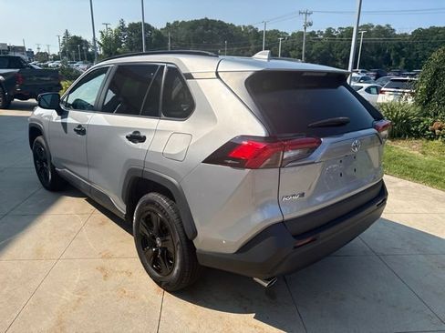 Used 2021 Toyota RAV4 XLE AWD/4WD image 5