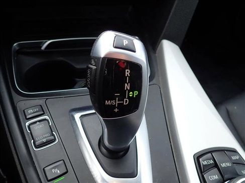 Used 2017 BMW 320i xDrive Sedan AWD/4WD image 24