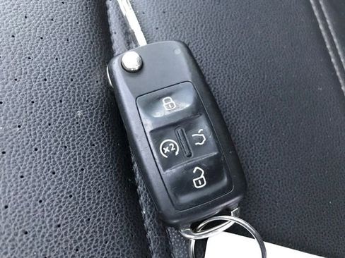 Used 2022 Volkswagen Passat 2.0T image 22