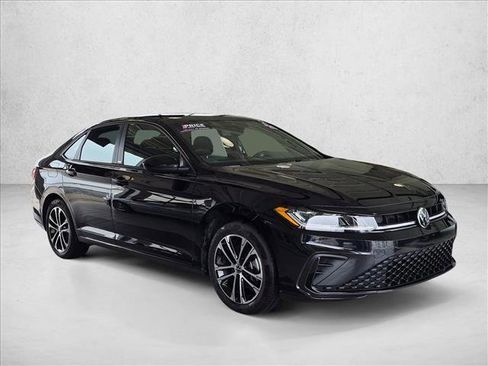 Used 2025 Volkswagen Jetta Sport FWD image 3