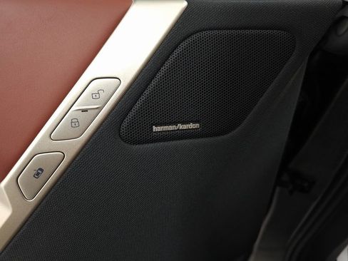 Used 2023 BMW iX xDrive50 w/ Premium Package image 17