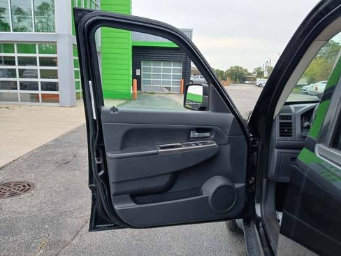 Used 2011 Jeep Liberty Renegade AWD/4WD image 9