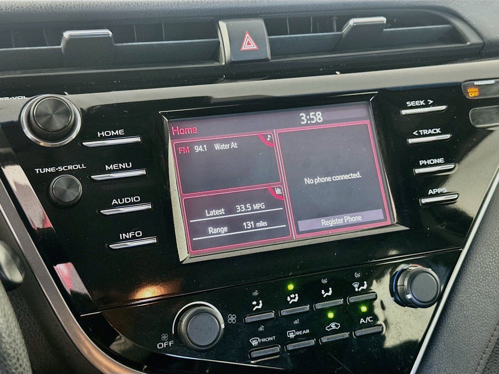 Used 2018 Toyota Camry LE FWD image 14