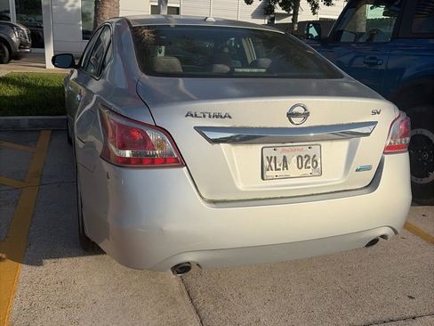Used 2013 Nissan Altima 2.5 SV w/ 2.5SV Convenience Pkg image 2
