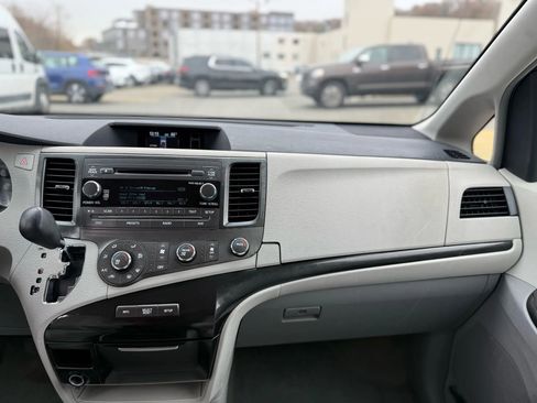 Used 2012 Toyota Sienna LE image 20