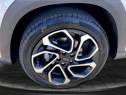 Used 2024 Chevrolet Trax RS w/ Driver Confidence Package FWD image 9