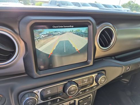 Used 2018 Jeep Wrangler Unlimited Rubicon AWD/4WD image 30