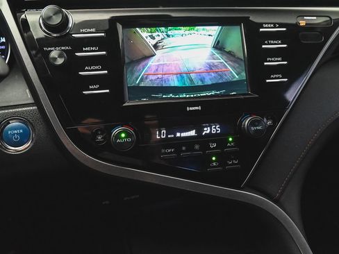 Used 2020 Toyota Camry LE FWD image 20