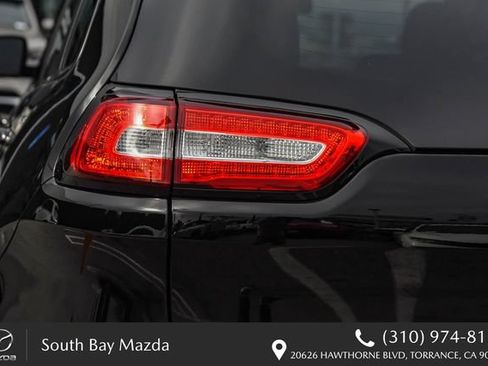 Used 2017 Jeep Cherokee Limited FWD image 9