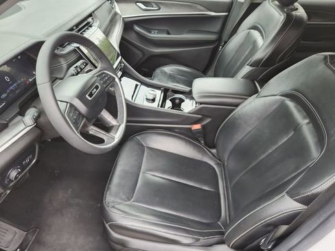 Used 2023 Jeep Grand Cherokee Limited RWD image 8
