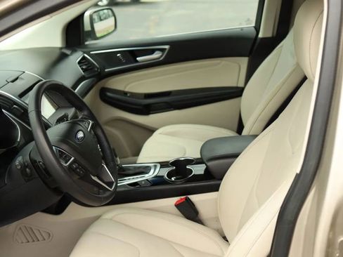 Used 2018 Ford Edge Titanium w/ Ford Safe & Smart Package AWD/4WD image 31