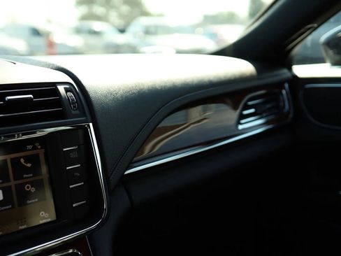 Used 2019 Lincoln Continental Select w/ Continental Climate Package image 27